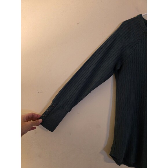 Chaser Women's Size Medium Green Long Sleeve Waffle Knit Button Cuff Top - Picture 6 of 10